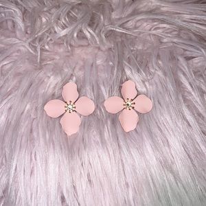 Light pink girly groovy flower earrings 💕